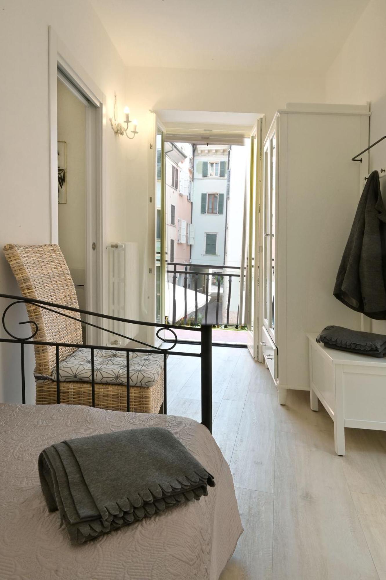 Cavour Apartments Salo Bagian luar foto