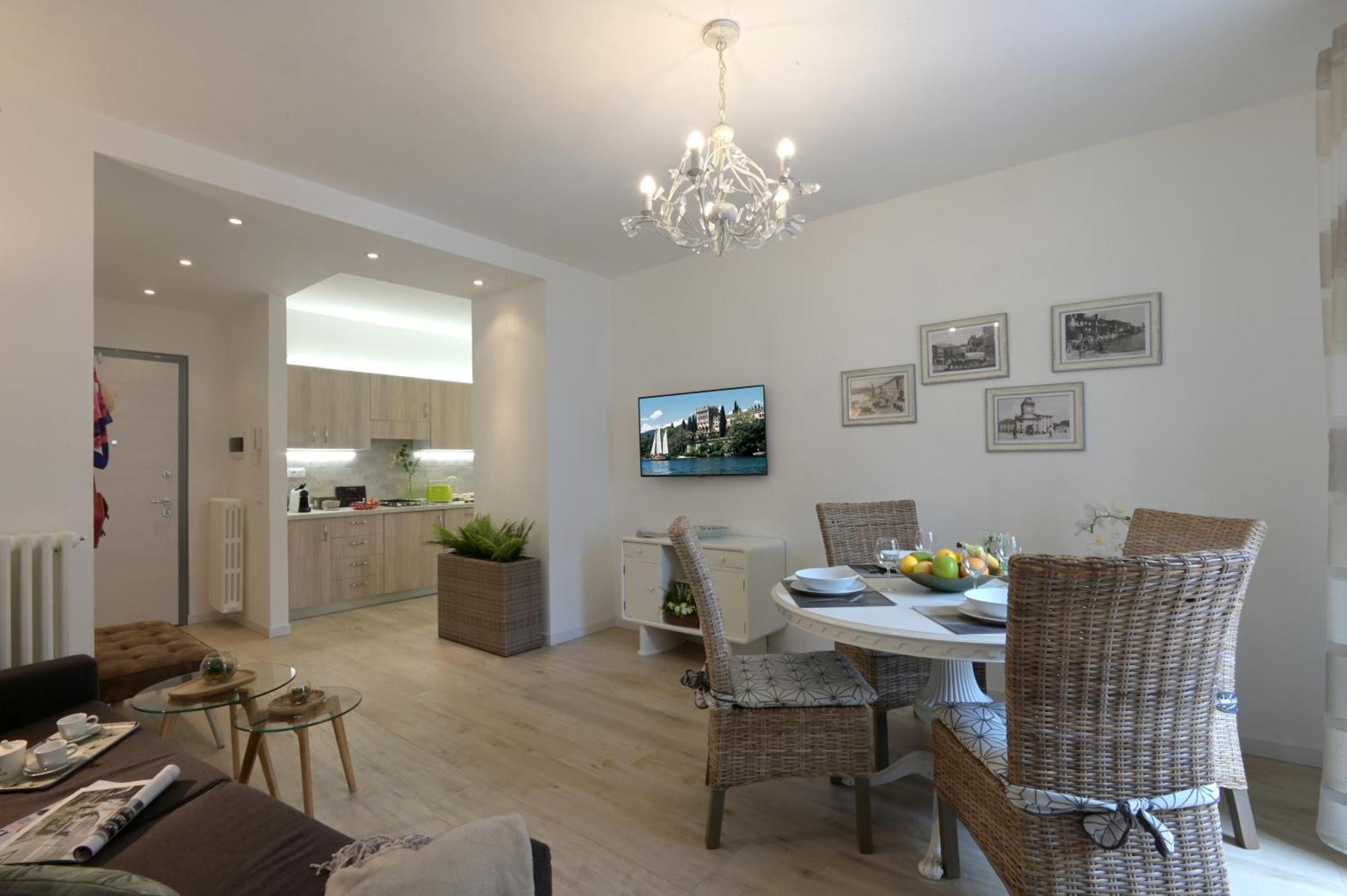 Cavour Apartments Salo Bagian luar foto