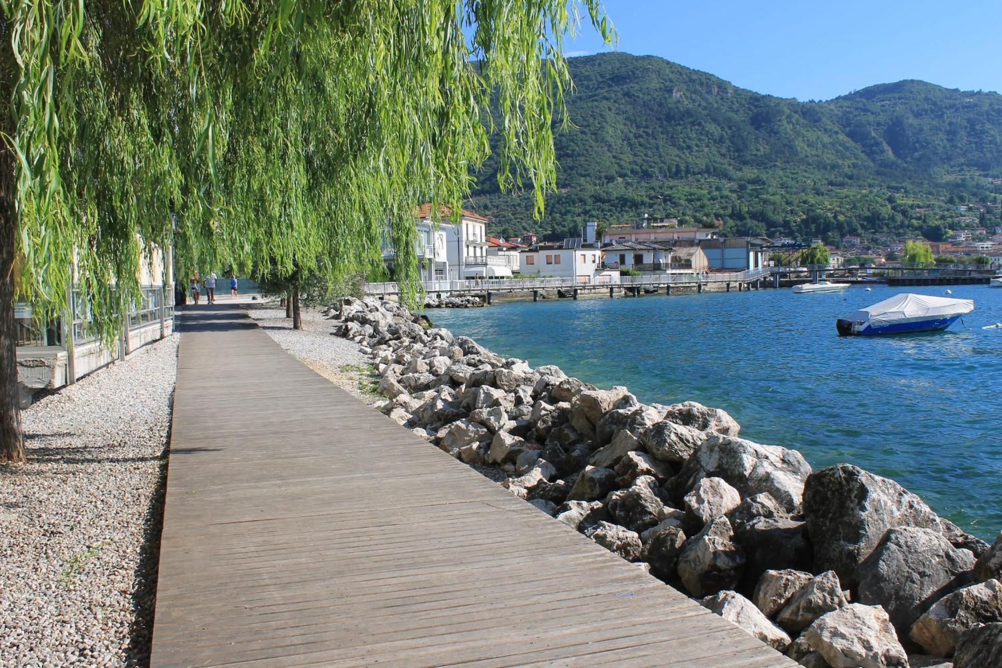 Cavour Apartments Salo Bagian luar foto