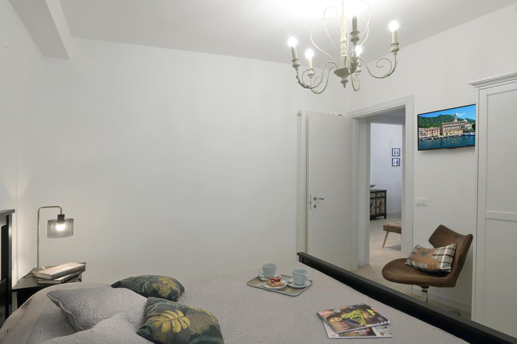 Cavour Apartments Salo Bagian luar foto