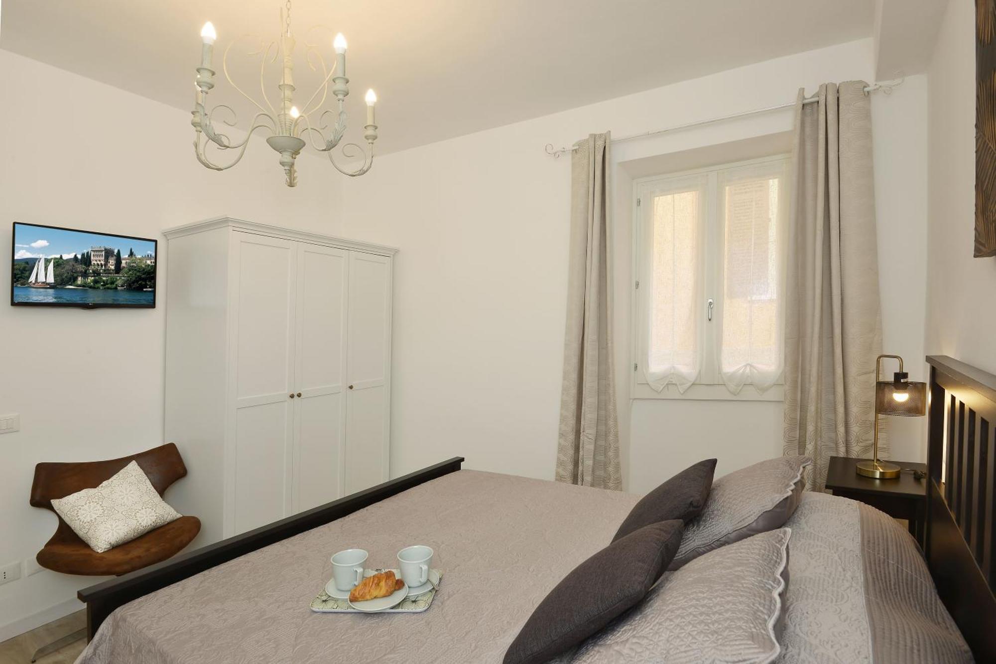 Cavour Apartments Salo Bagian luar foto
